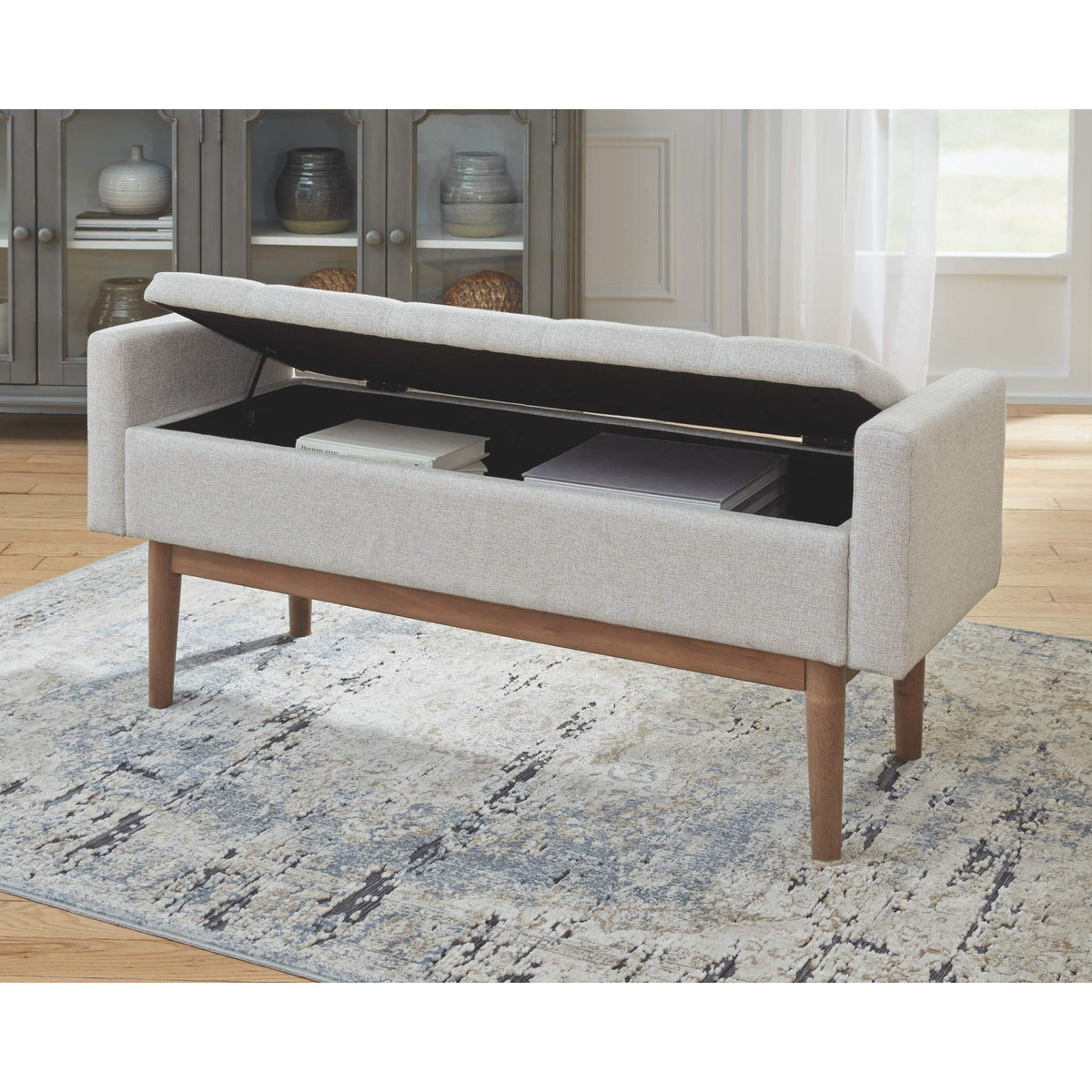 Upholstered Storage Bench Q554